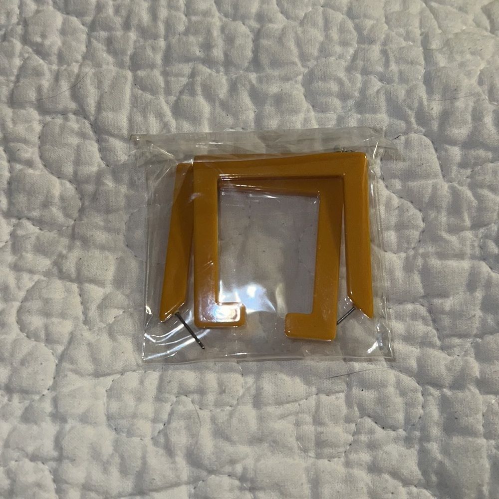 New Square Earrings - Picture 2 of 2